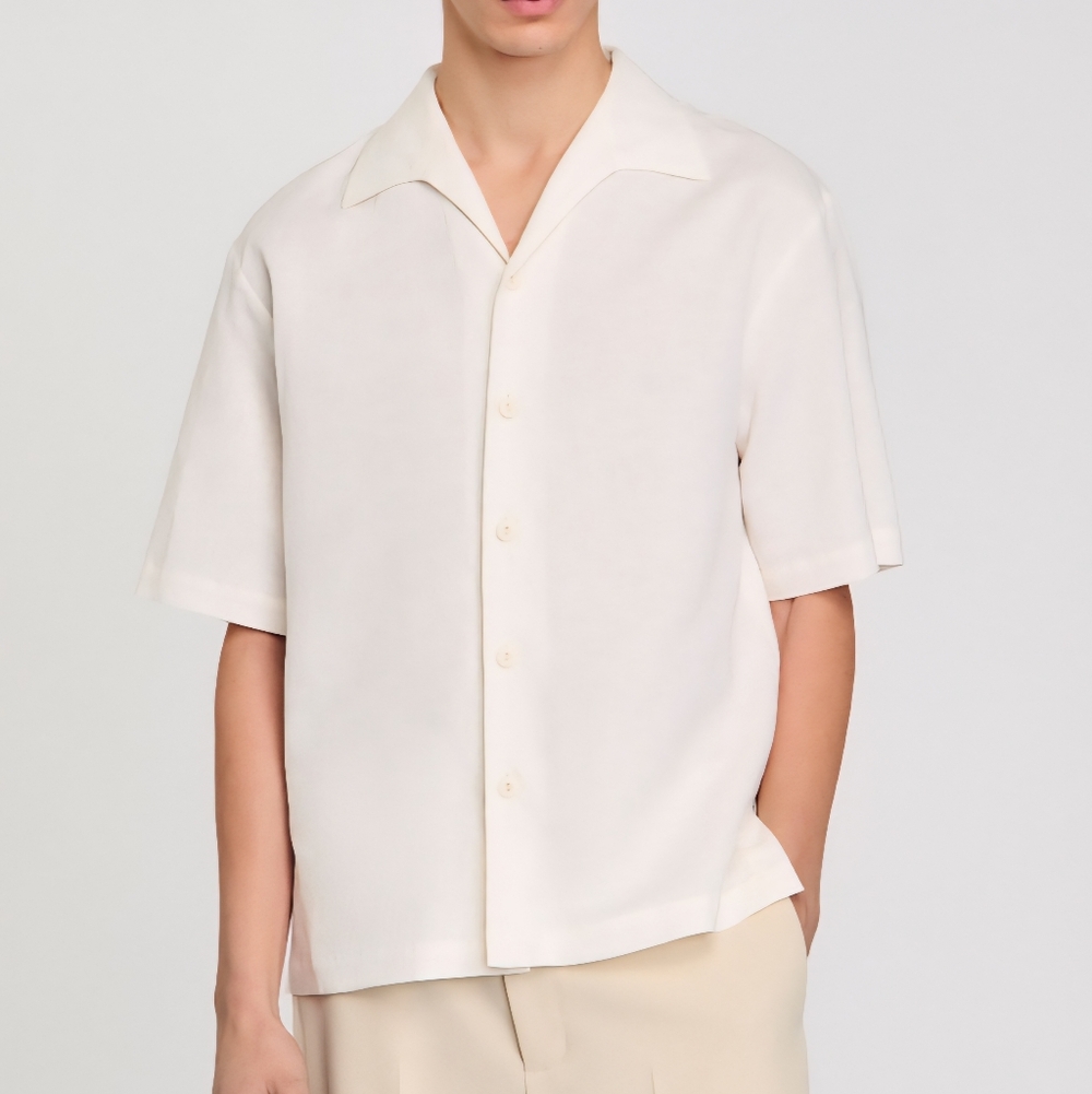 Forever 21. Men's Cream Short Sleeve Button Down Shirt. Size XXL. NWT.